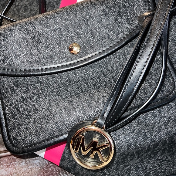 Hard to Find Michael Kors Hot Pink & Black Eva Stripe Tote - Picture 6 of 7